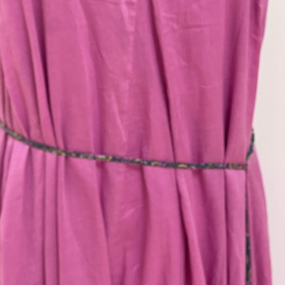 Rhode - Picture 2 of 8